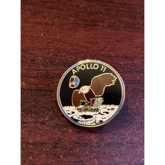 Apollo 11 Mission Insignia Moon Landing Space Shuttle NASA Lapel Hat Pin - Picture 1 of 3